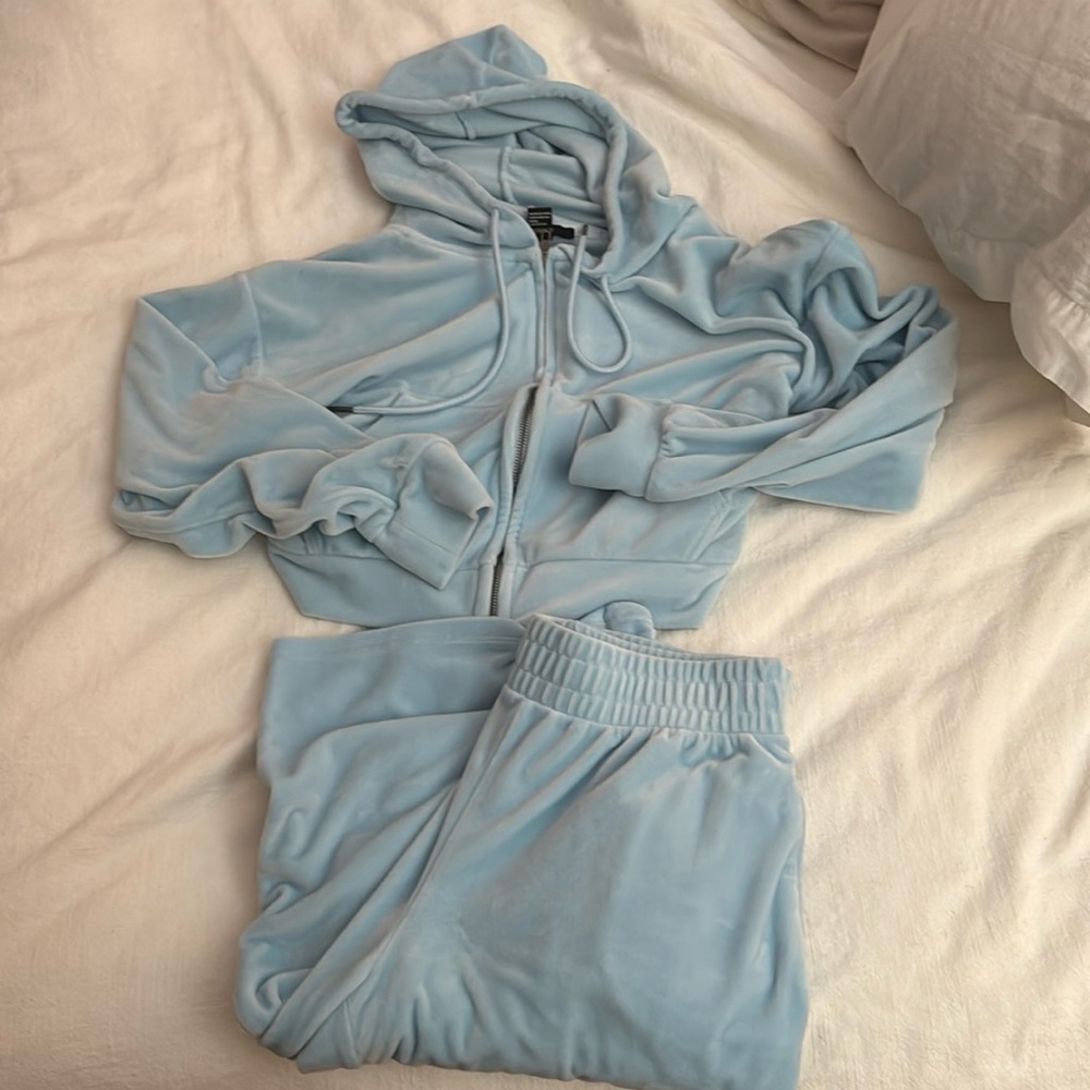 NWOT F21 VELOUR SET